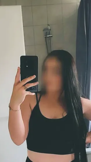 Chiara, 28