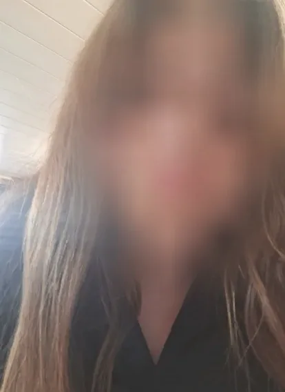 Claudia, 27