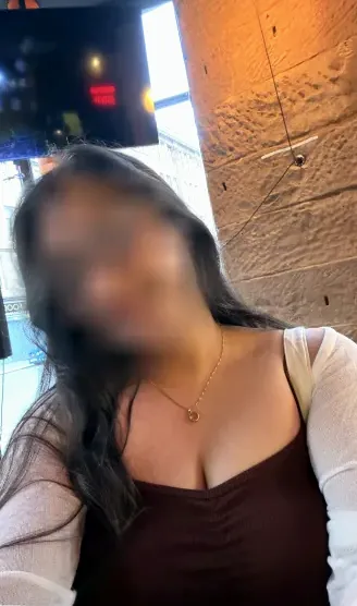 Ela, 24