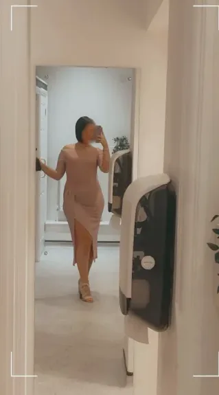 Ela, 35