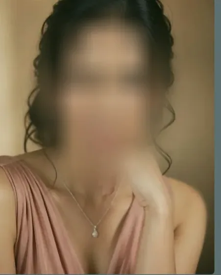 Elena, 39