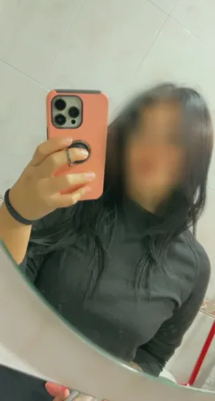 Elena, 30