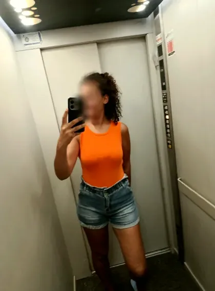 Julia, 33