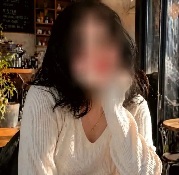 Larissa, 25