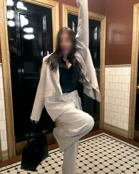Lilly, 29