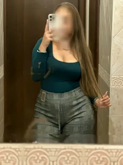 Lilly, 24