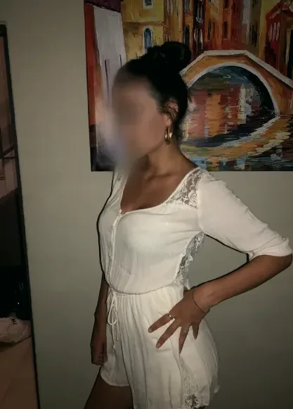 Vivien, 32